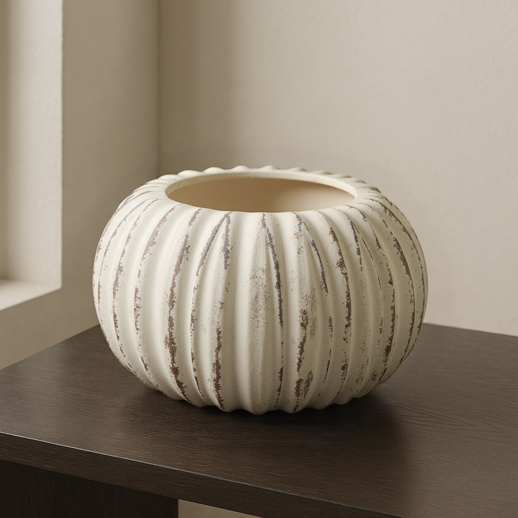 Lorenzo Rotund Fin Vase